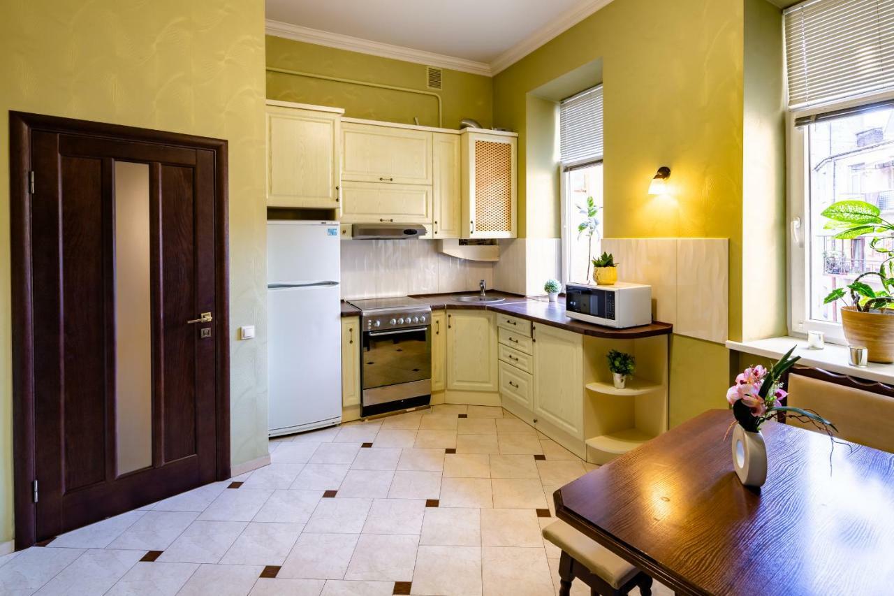 Alfa Apartments Kniazia Romana 11 Lviv Extérieur photo