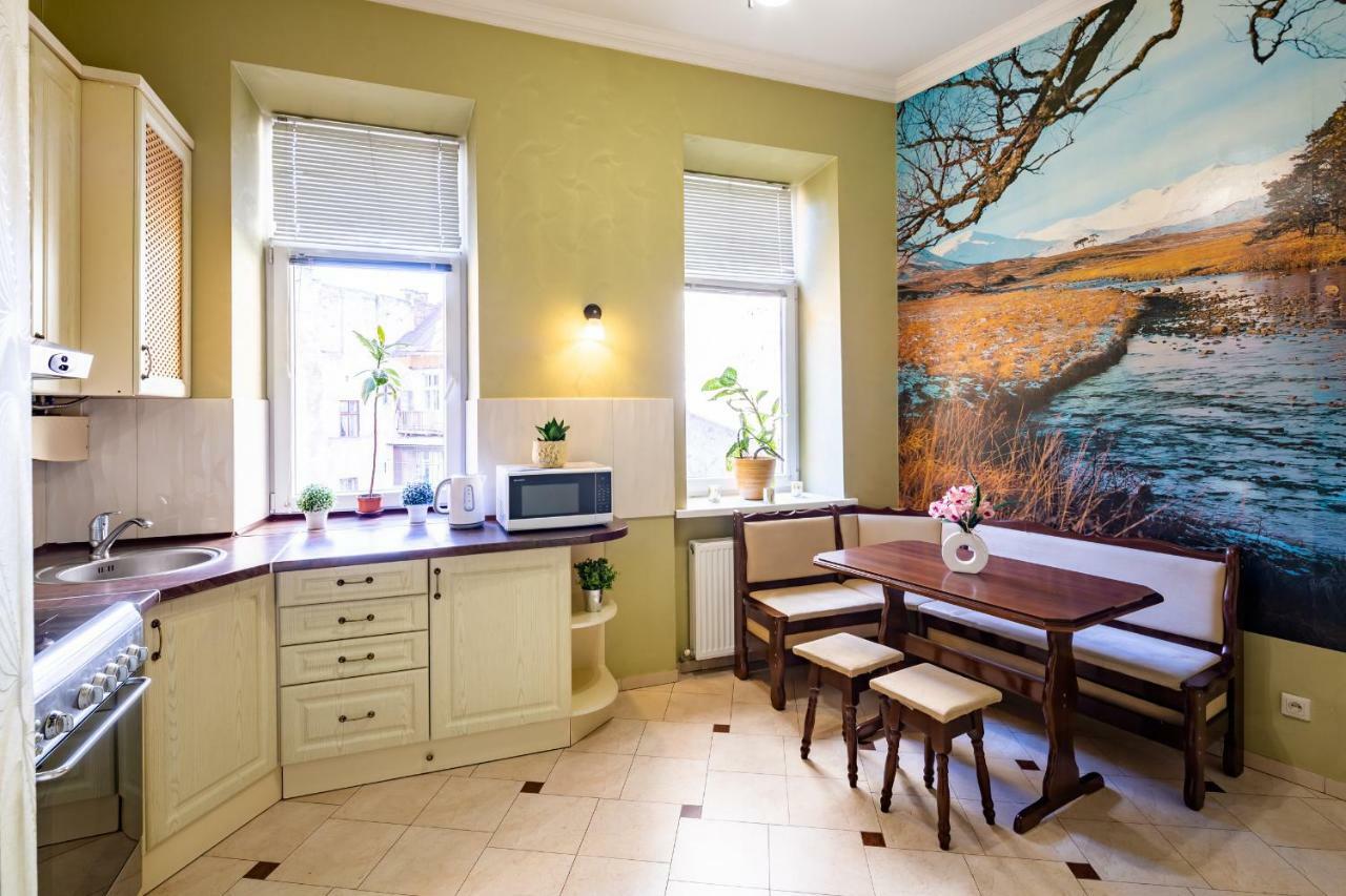 Alfa Apartments Kniazia Romana 11 Lviv Extérieur photo